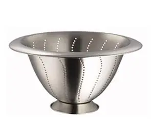 Ergonomic Footed Colander – 24 Cm Diameter 1