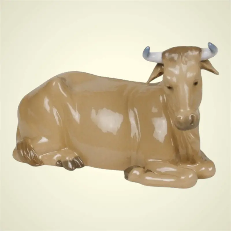 Nao Glossy Porcelain Ox Sculpture 1