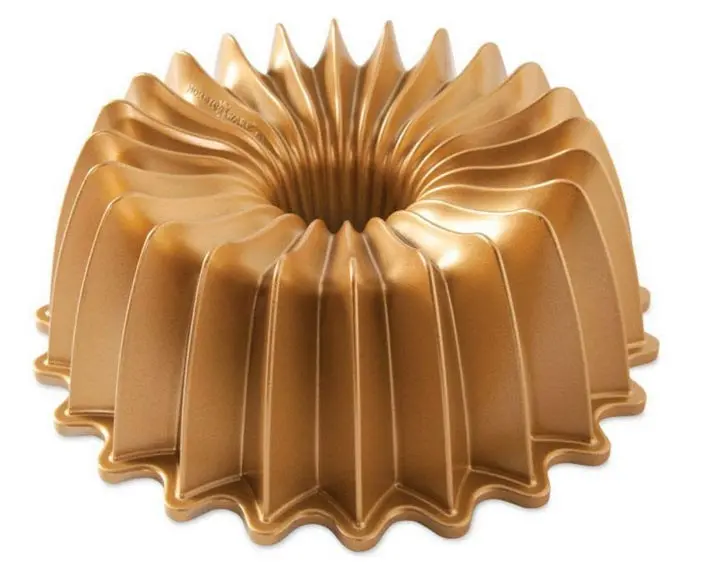 Nordic Ware Brilliance Nonstick Bundt Pan – 10-Cup Shine-Finished Aluminum 1