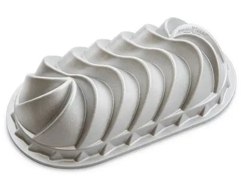 Nordic Ware Heritage Series Nonstick Loaf Pan – Classic Rectangular Design 1