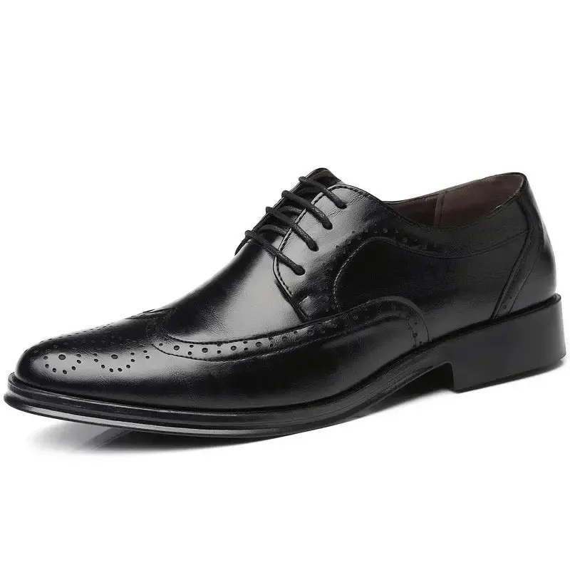 Traditional Oxford Brogue Shoes With Wingtip Detailing And Lace-Up Closure 1