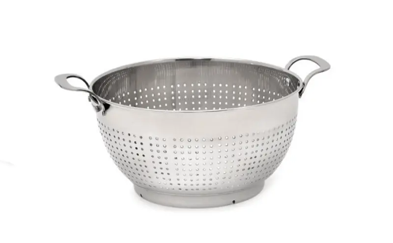 Vitantonio Large Riveted Stainless Steel Colander – 5-Quart, 25.5 Cm Diameter 1